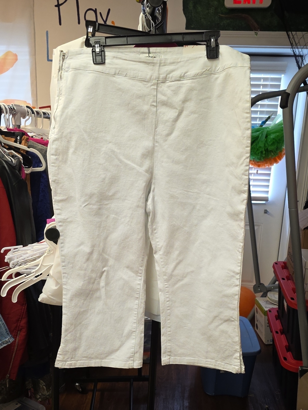 Vigoss White Women's Capris